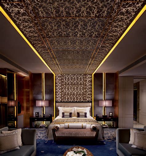 Ritz-Carlton Luxury Hotel