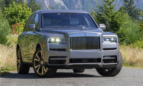 Rolls-Royce SUV features