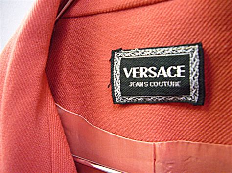 How to find out that your Versace bikini is fake?